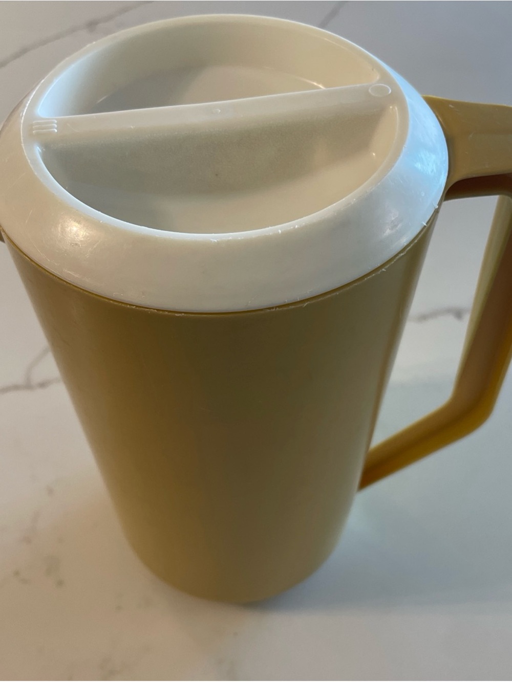 Rubbermaid Mustard Yellow Pitcher with White Lid 2 1/4 q
